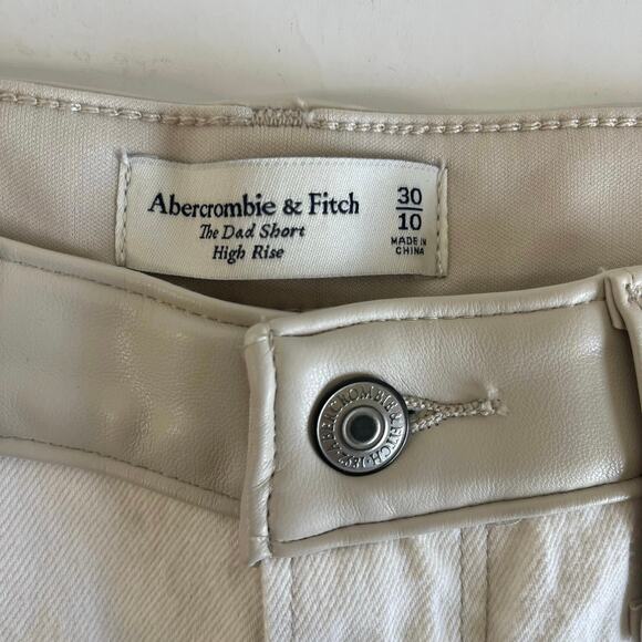 NEW Abercrombie The Dad Short High Rise Cream Faux Leather Waist - Size 30/10 - Picture 8 of 9